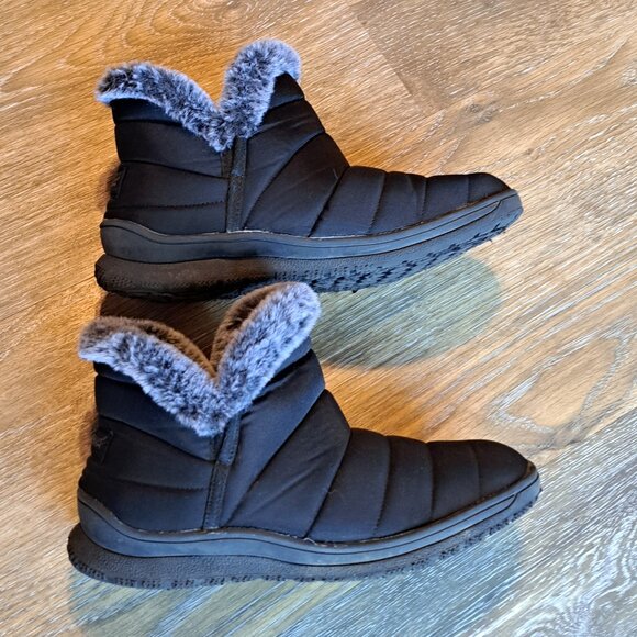 Minnetonka Northtown Boots - Picture 3 of 10